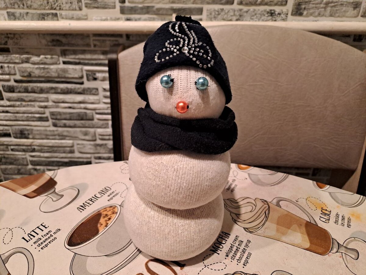 Это поделка Луминицы. Снеговик) Делается за 30 минут)