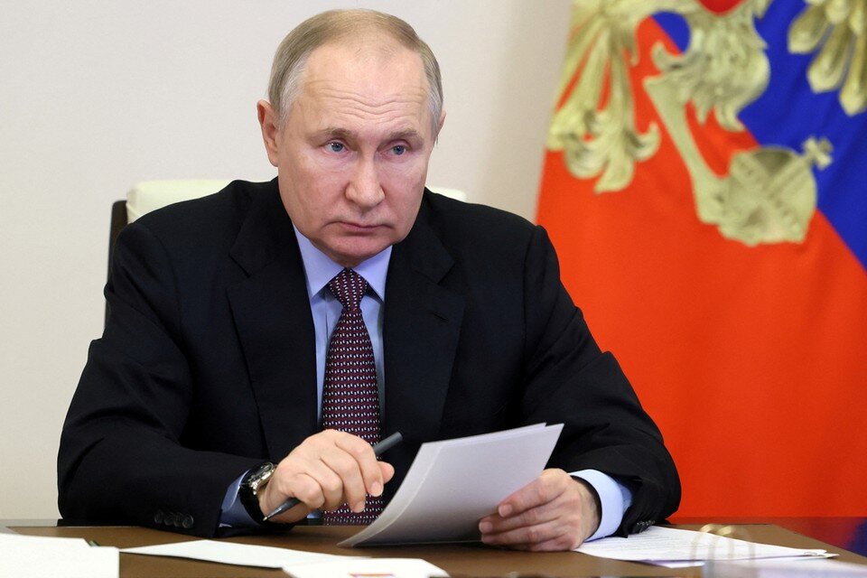     Врачи и президент говорят, что самый верный способ защититься от гриппа - вакцинация  REUTERS