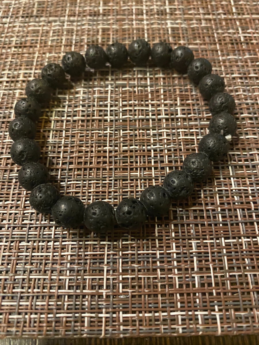 Вулканическая лава- отличный помощник в защите от сглаза порчи , и другого негатива , благодаря соединению в себе всех 4 стихий 