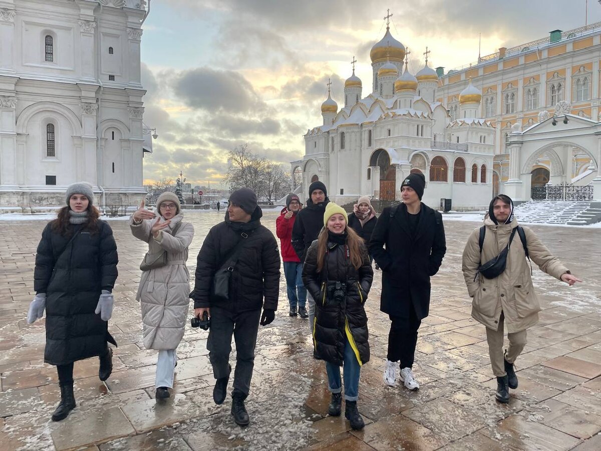 Команда «ба́ять» в кремле