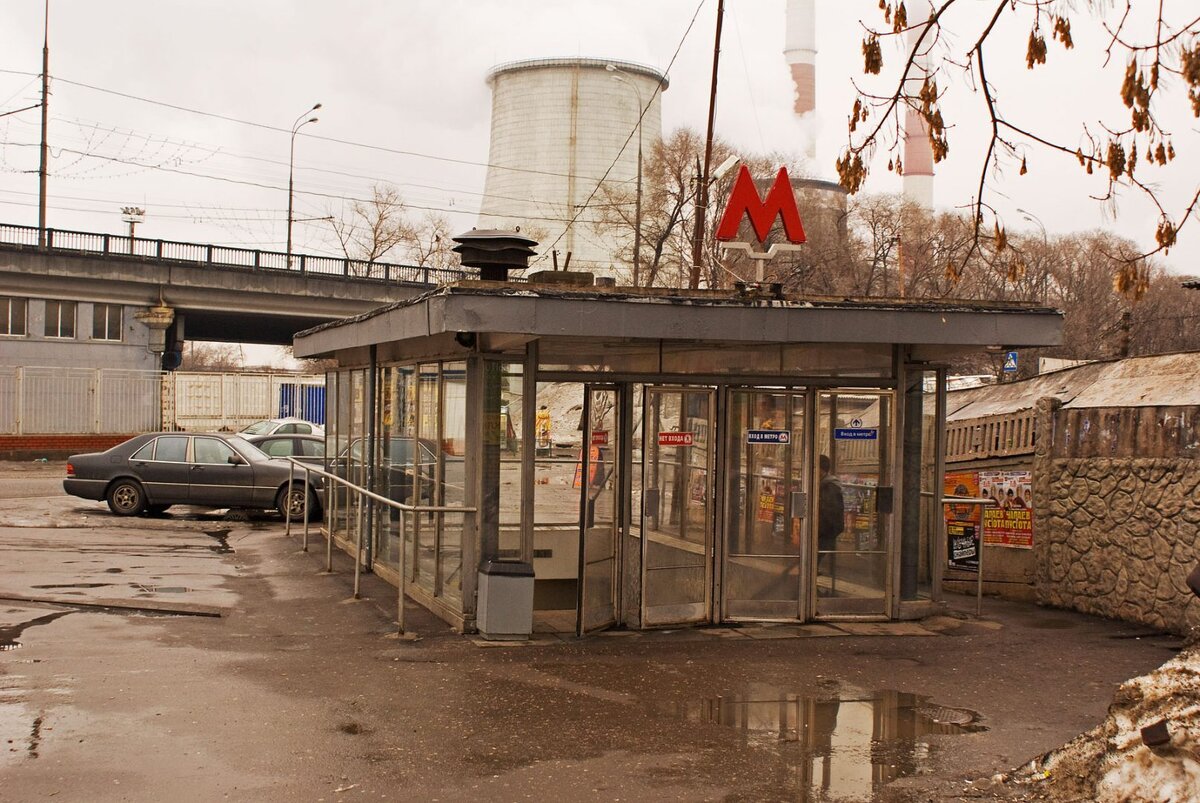 Выход из метро "Волгоградский проспект", правда жутковатый... промзона