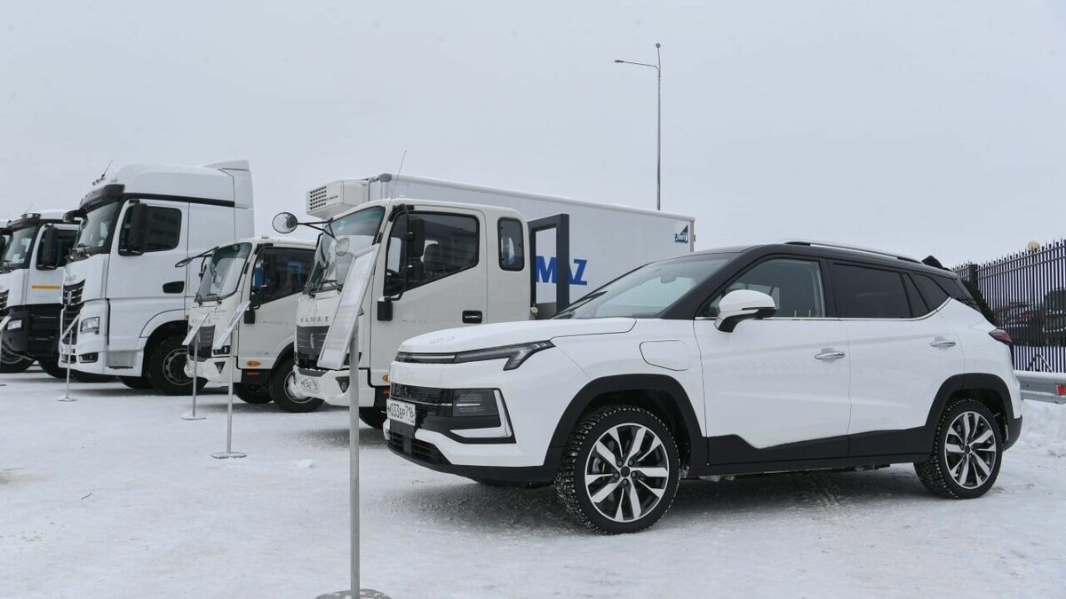     Глава государственной корпорации «Ростех» Сергей Чемезов приехал в Набережные Челны на заседание Совета директоров «Камаза». Также он решил испытать строящийся электромобиль «Москвич» и прокатиться на нем.