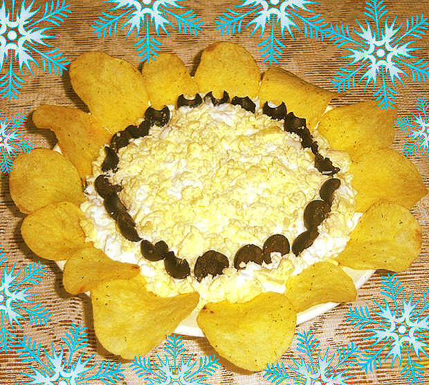 Как приготовить подсолнух. Украшение салата подсолнух. Зеленый подсолнух салат. Осенние блюда салаты подсолнух. Салат подсолнух с чипсами.