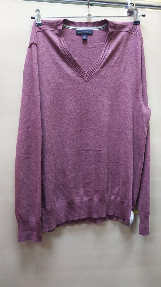 Пуловер Banana Republic.