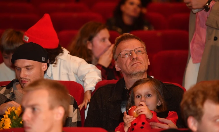 Алексей Серебряков с внучкой