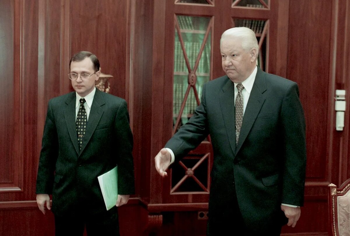 Кириенко в 1998 году фото