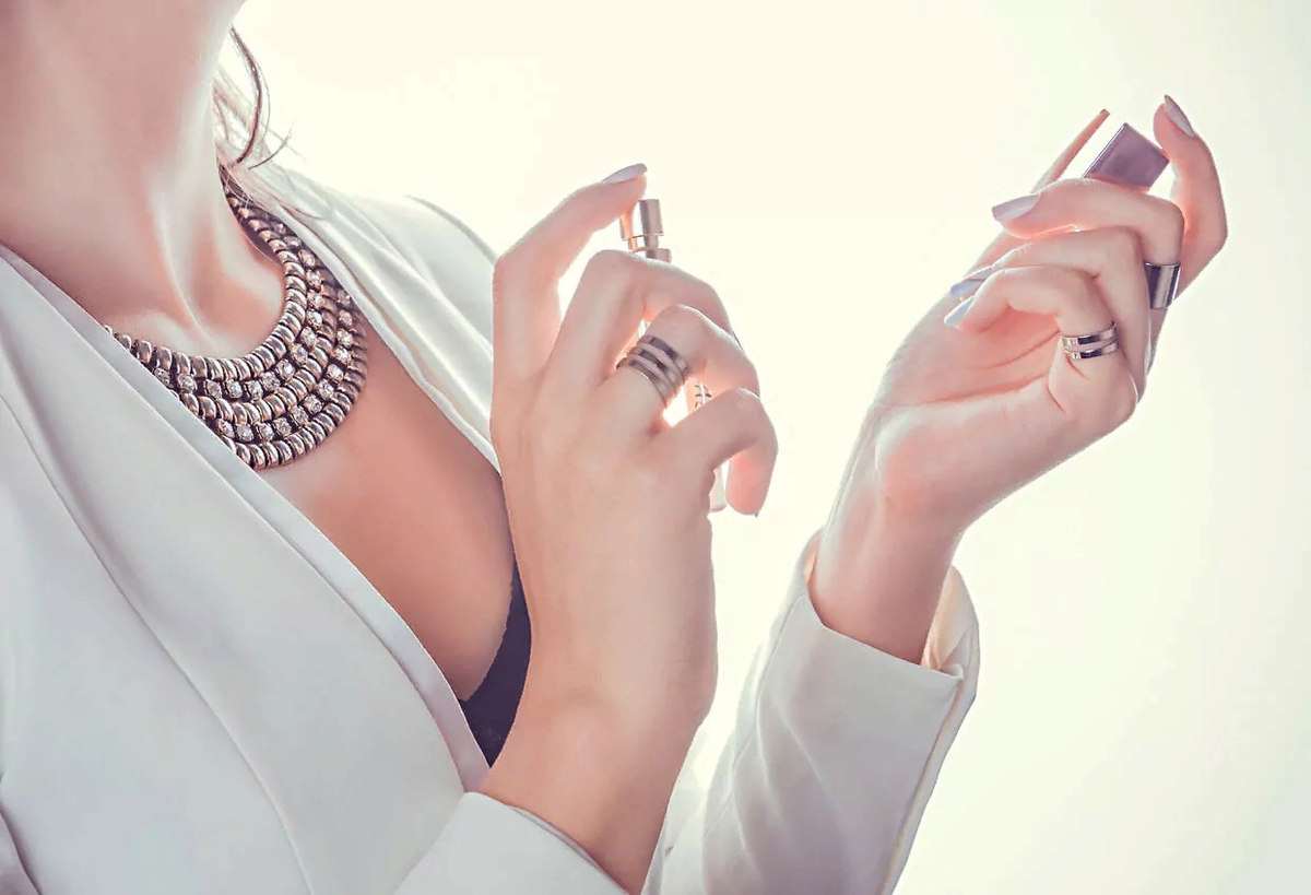 Оставила для вас ссылки на все парфюмы (они выделены синим). Можете переходить по ним, чтобы посмотреть актуальные цены на полноразмеры и отливанты, а также почитать отзывы других покупателей. Если что-то захотите купить, можете использовать мой промокод 10POLEZNYASH Он дает скидку 10% на все заказы от 2500 руб в ИМ Randewoo