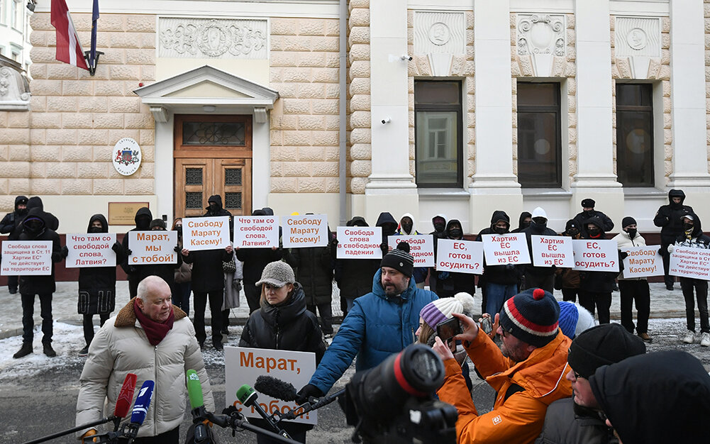    Акция в поддержку шеф-редактора Sputnik Литва Марата Касема. Фото:  РИА Новости/ Евгений Биятов