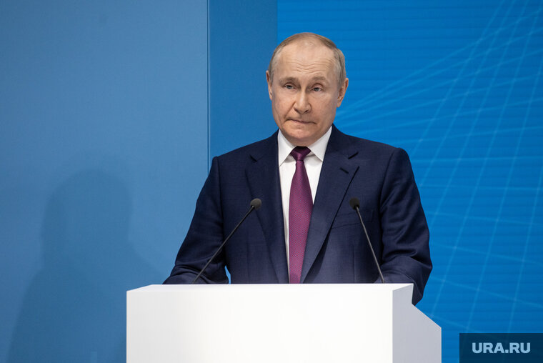    Владимир Путин встречает Рождество на богослужении в Благовещенском соборе Московского Кремля