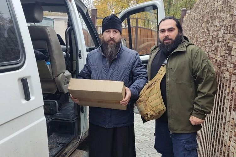    Отец Андрей и отец Ростислав: «В зону боевых действий мы выезжаем для духовного окормления военнослужащих»