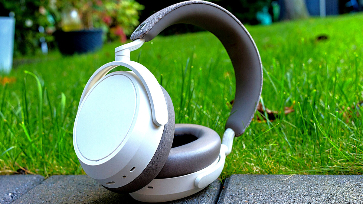 Может они и выледят просто, но эти наушники выдают действительно качественный звук.