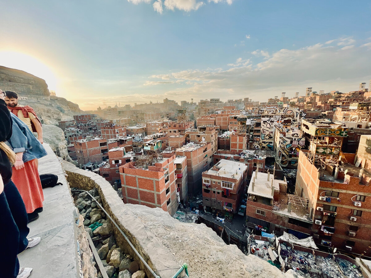 Такие строения позволяет строить теплый климат и почти отсутствие дождя