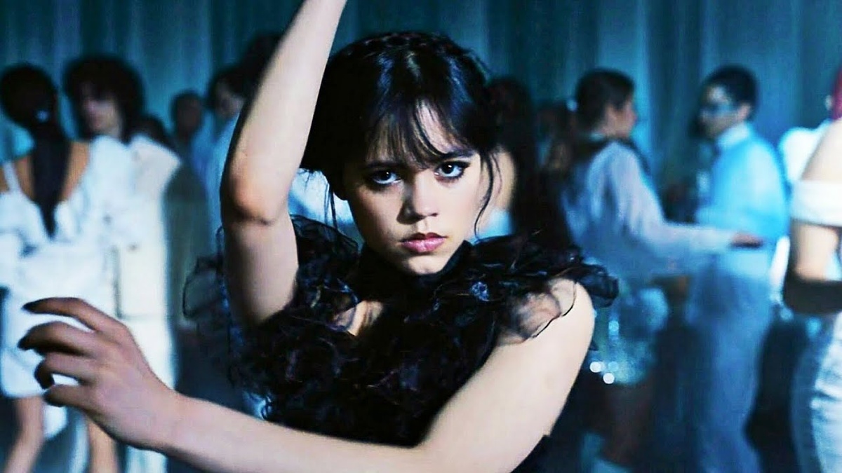 Дженна Ортега в роли Среды Аддамс в 104 серии сериала «Среда».

Предоставлено Netflix © 2022