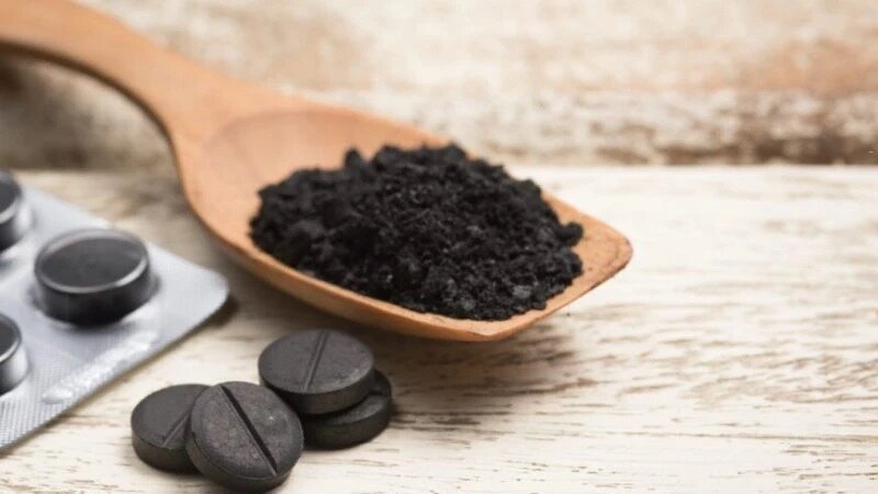 Активированный уголь имеет широкий спектр применения, но многие продукты, включающие его, имеют ограниченные доказательства того, что он работает. (showcake/Shutterstock)