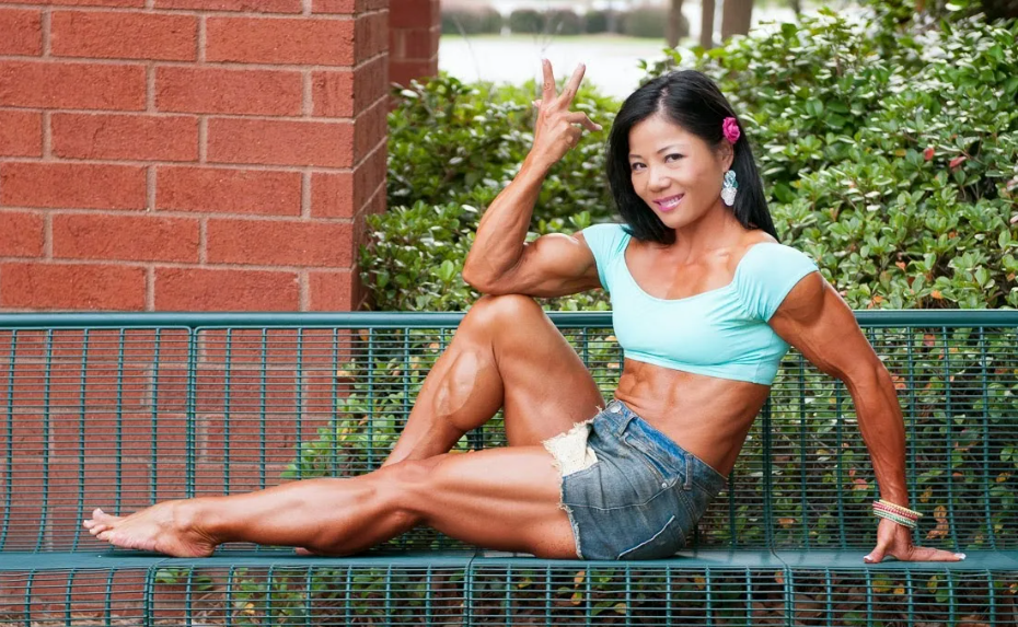 40-летняя Мишель Джин выиграла юниорский чемпионат Национального комитета по физической культуре США, который состоялся в мае 2014 года. 