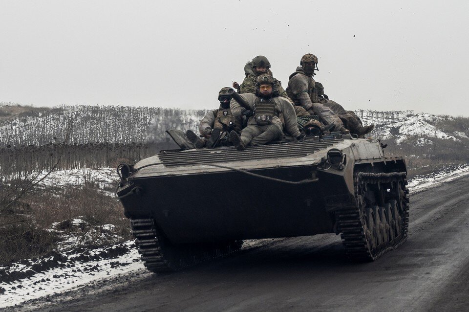     Бронетехника ВСУ на донбасском фронте.  REUTERS