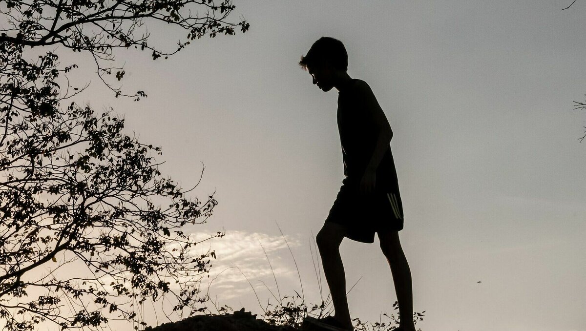     Ребенок оказался на детской площадке из-за того, что квартира была усеяна осколками разбитых стаканов и ваз, рассказала корреспонденту NewsTracker пятигорчанка.