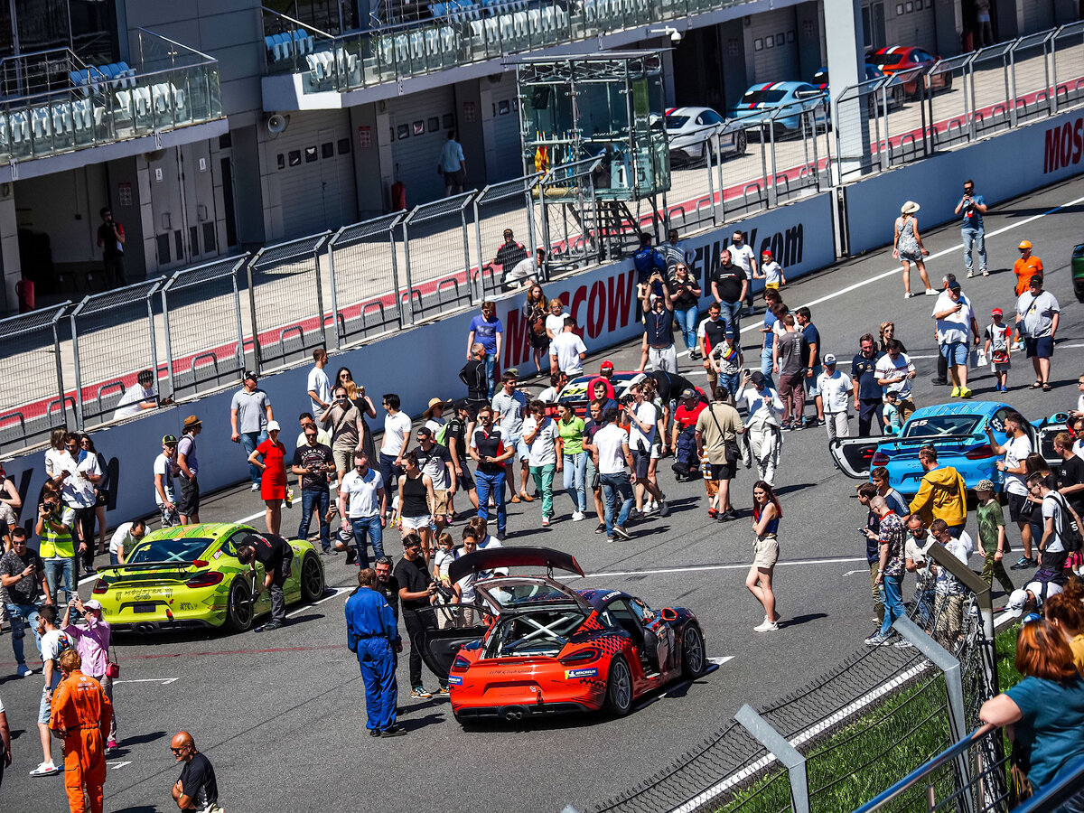 И зрелищно, и бесплатно, но зрители все равно по домам сидят. Посетил  Porsche Challenge на Moscow Race Way | РЯБИНИН | ФОТОПУТЕШЕСТВИЯ | Дзен