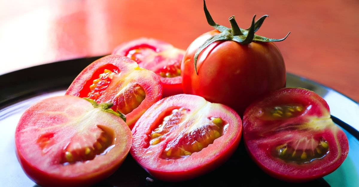 Почему томаты. Помидор в разрезе с белыми прожилками. Невкусные помидоры. Томаты способствуют похудению. Почему томаты внутри белые и с жесткими прожилками.