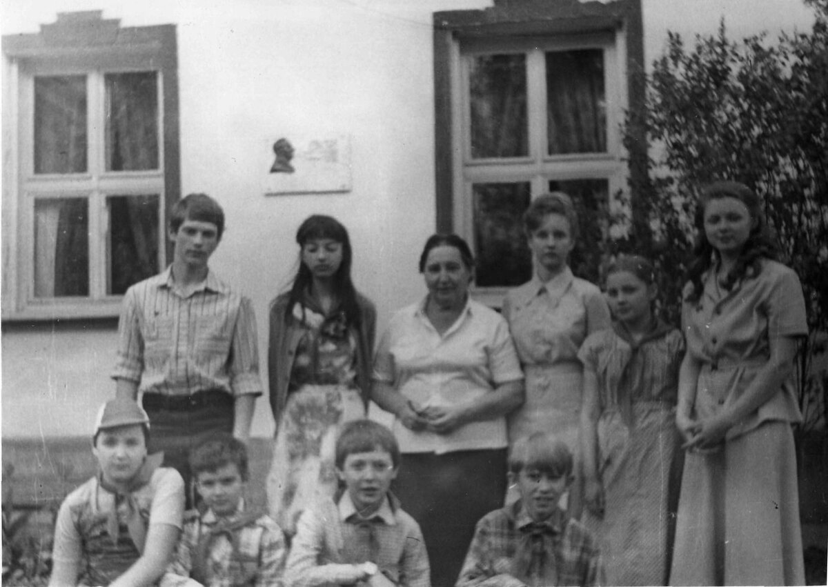 С Е.С.  Катуковой на ее родине, в селе Бояркино, Фото из личного архива Елены Дворецкой.