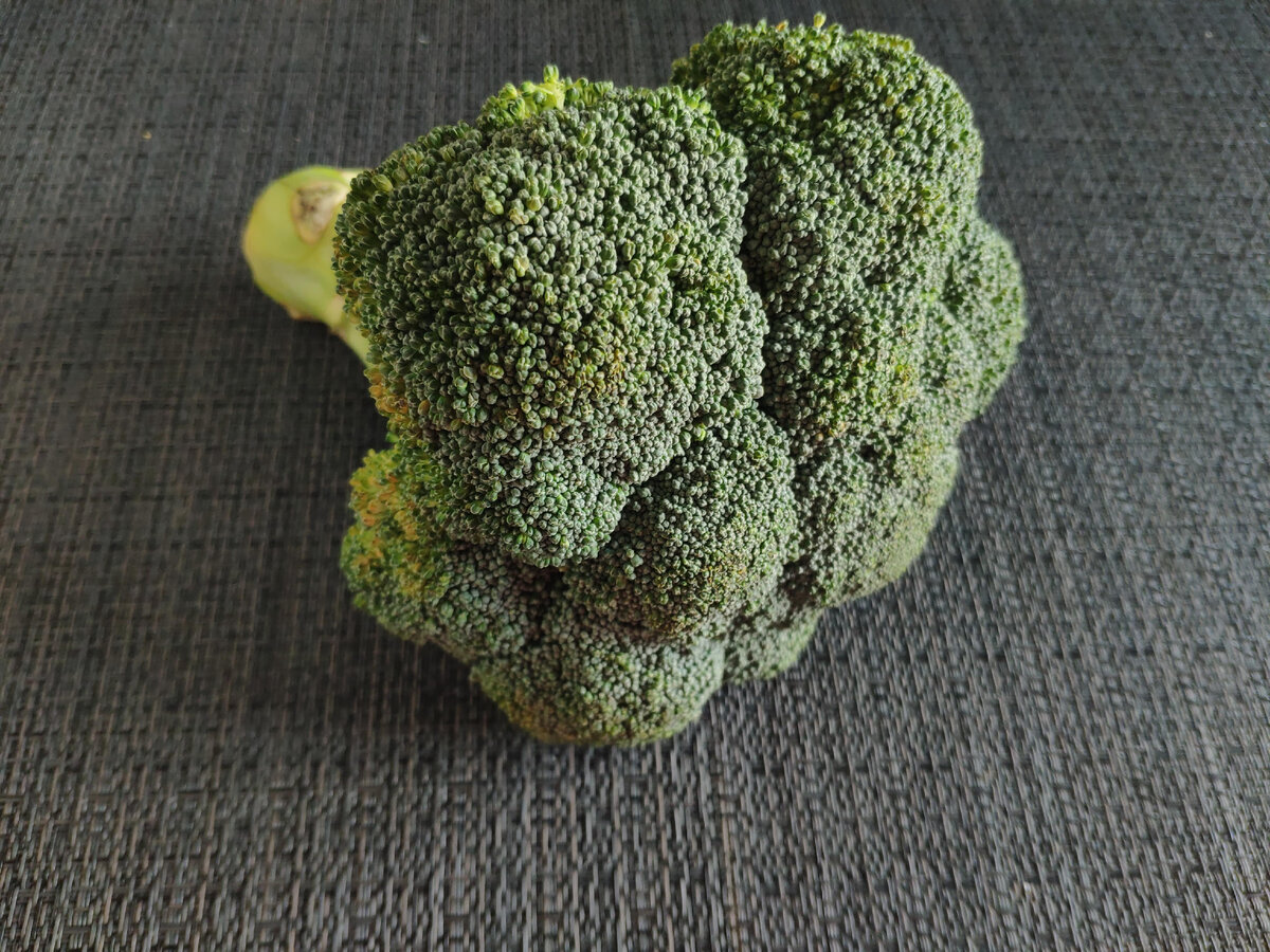 Свежая брокколи