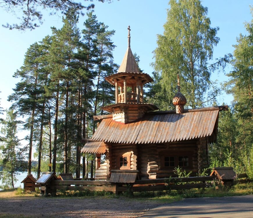 Часовня на берегу озера Красавица. Из открытых источников