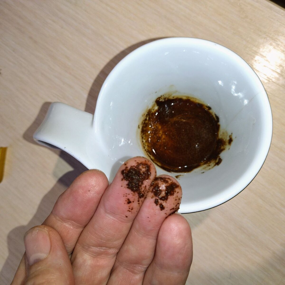 Вот он, скрабик для лица и тела, на вид такой нежный, а работает очень даже.