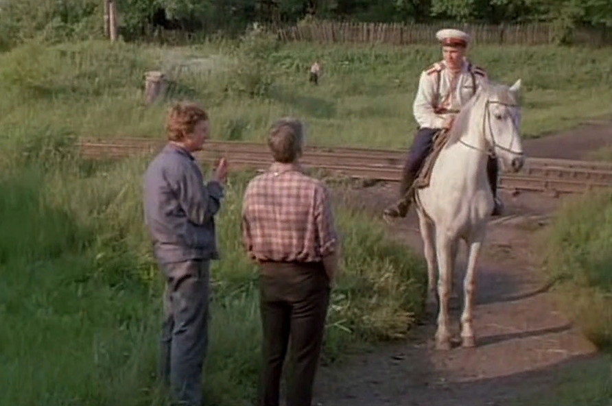 кадр из фильма "Зеркало для героя"