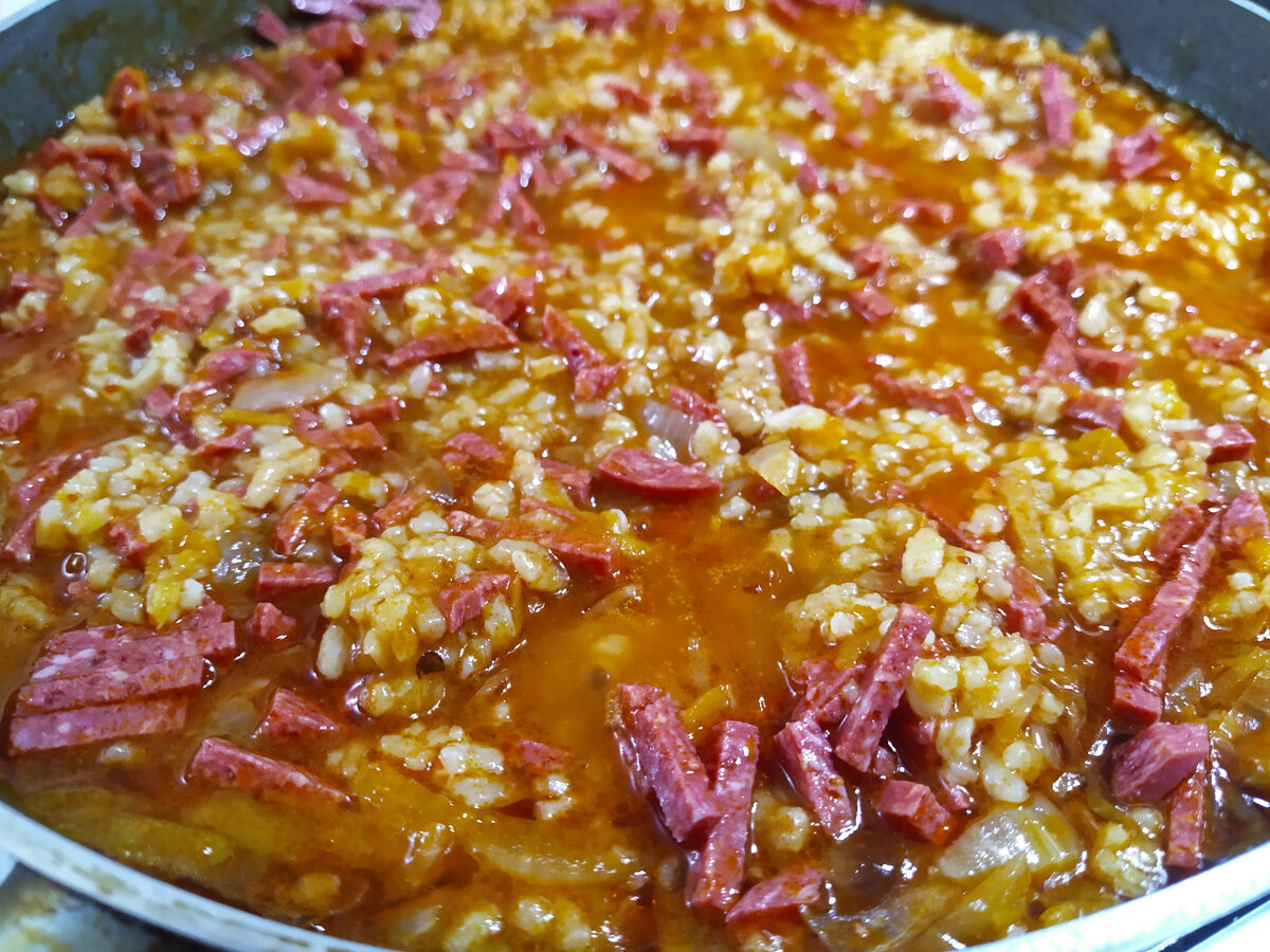 Рассыпчатый рис с овощами. Рецепты с рисом быстро и вкусно. Простые блюда из риса. Креветочные крокеты. Рис.