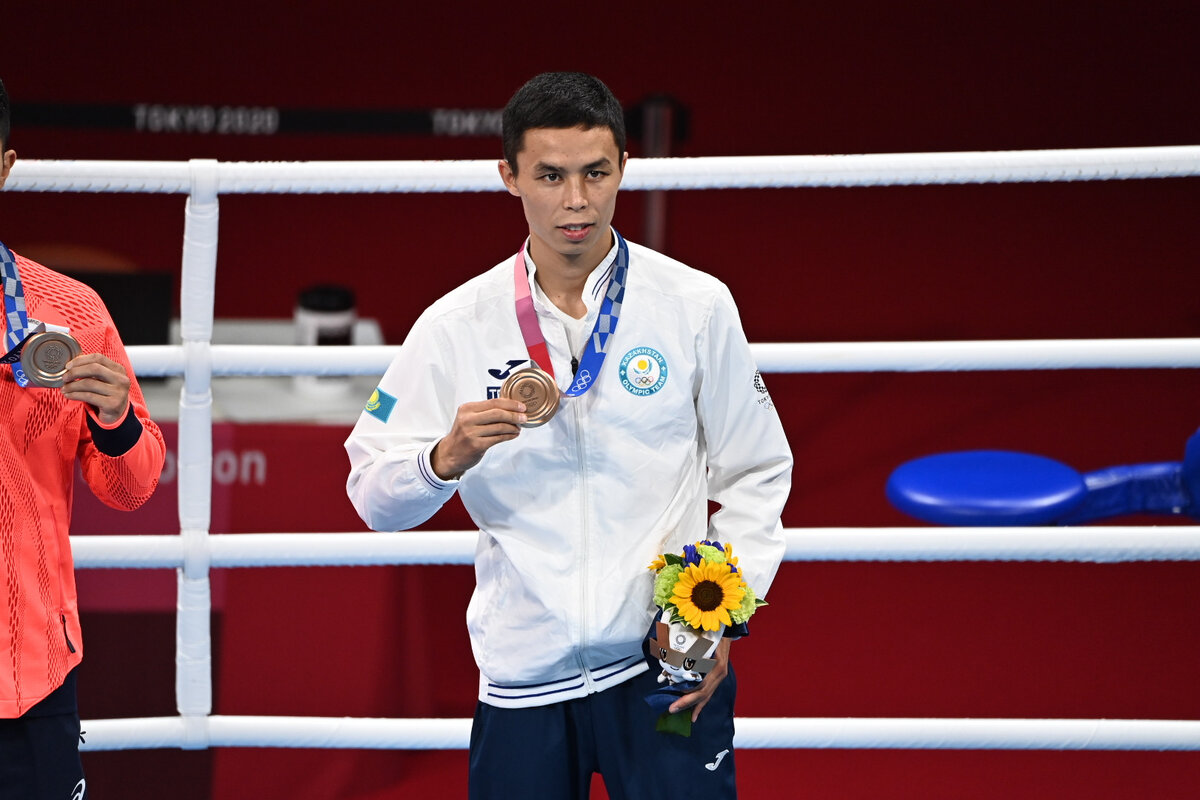 Боксер  С.Бибосынов с "бронзой".                                    фото: картинки  яндекса. 