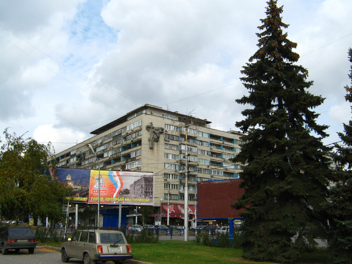 Фото сделано с того же места, что и фото выше. Сейчас повторить такой кадр уже не выйдет.