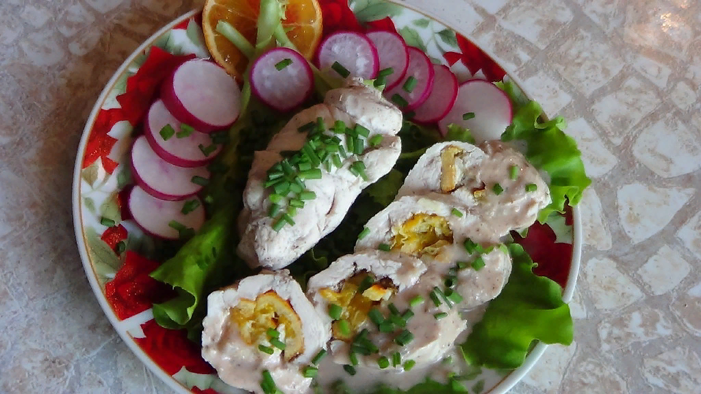 Куриные рулетики с апельсином и чесноком