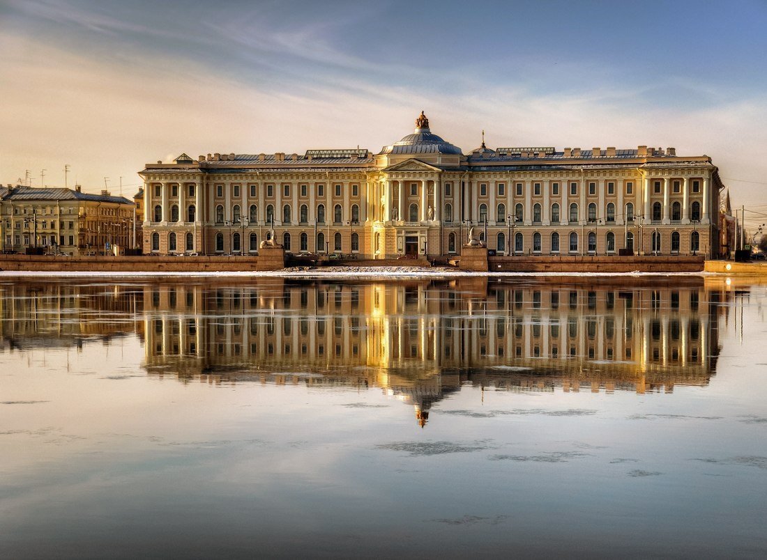 Первый в санкт петербурге фото. Императорская Академия художеств в Санкт-Петербурге. Академия имени Репина Санкт-Петербург. Санкт-Петербургская Академия художеств имени Ильи Репина. Академия художеств в Петербурге 1757.