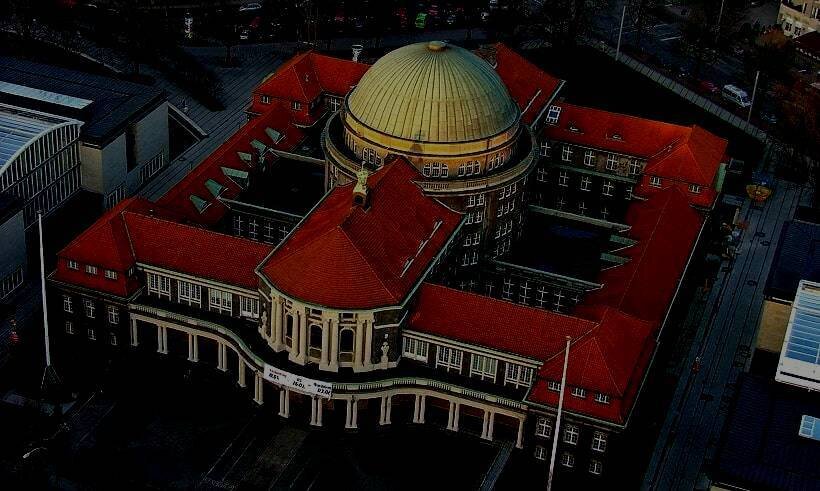 Гамбургский университет Universität Hamburg.  Профессоров: 666,  Студентов: 42890 (12% иностранцы). 