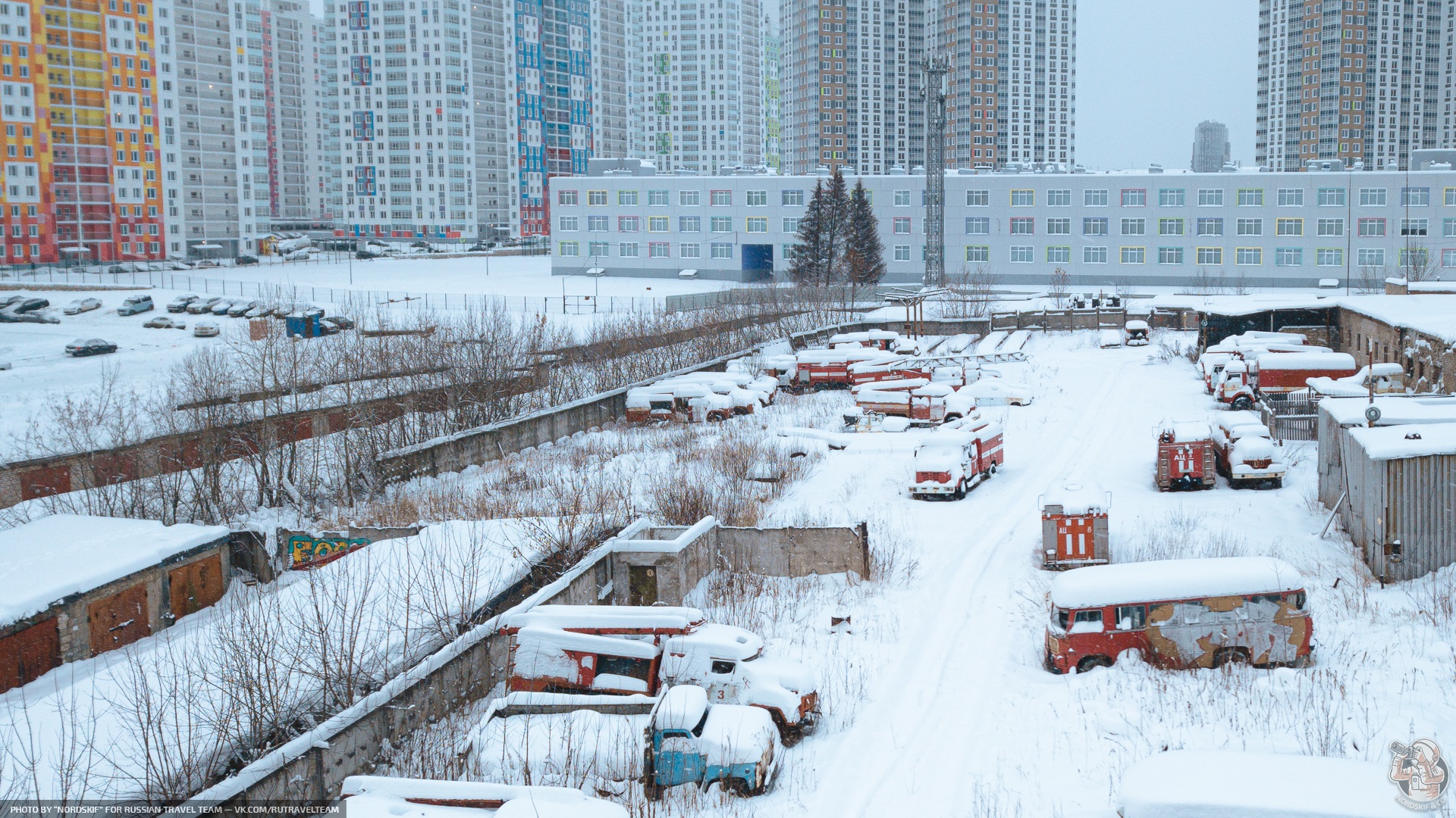Показываю три 