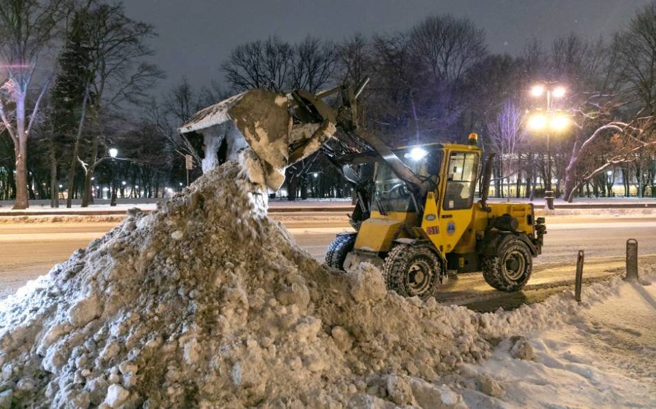 Уборка снега в Санкт-Петербурге. Источник: https://www.gov.spb.ru