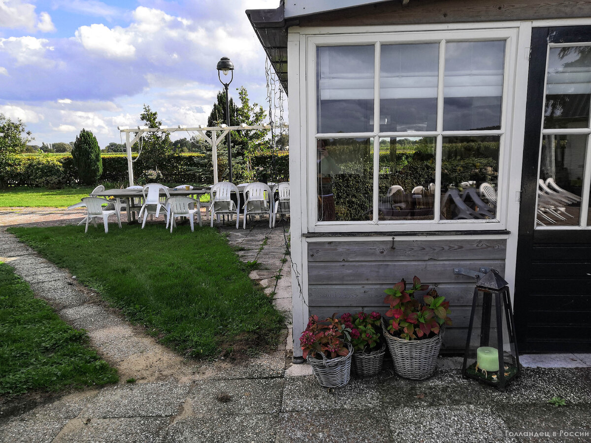 Гостевой дом в Голландии, в котором мы остановились на выходные. Фермерский дом дальше>> Фото: из личного архива