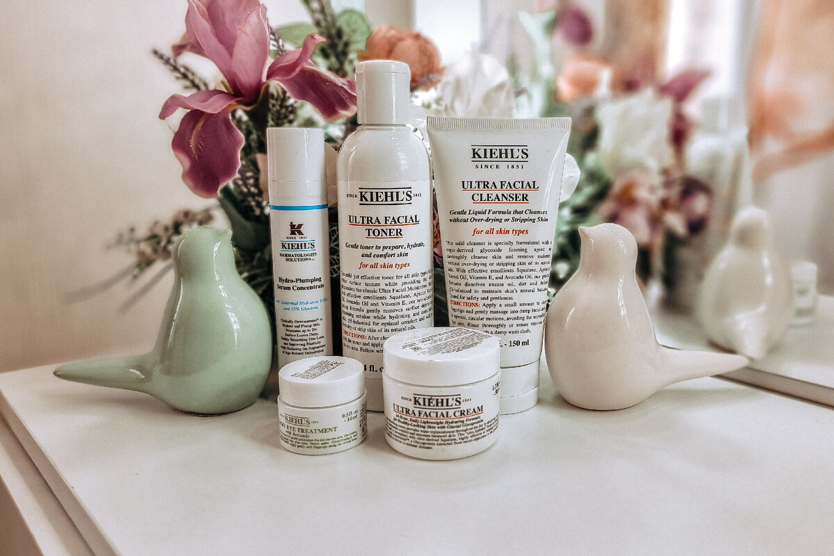 Вот такой набор скорой помощи для обезвоженной кожи ко мне приехал. О знаменитом креме с авокадо для кожи вокруг глаз расскажу отдельно позже, новый тоник еще не успела попробовать, пользуюсь сейчас тоже Килсовским, но с календулой