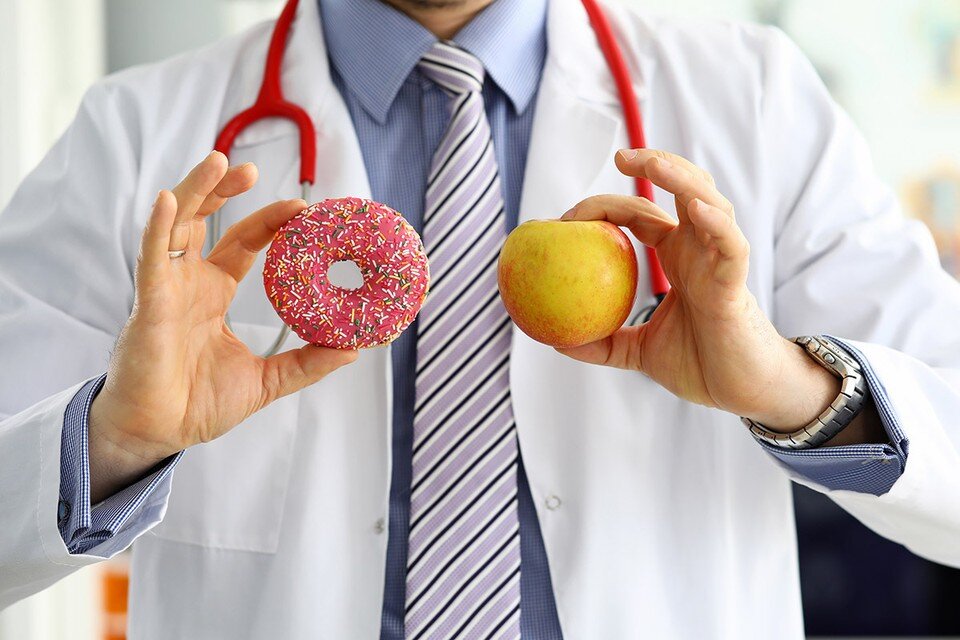     Иногда, что-то съев, мы ощущаем непривычный для этой пищи привкус во рту и удивляемся: надо же, какую-то специю положили необычную. Но, если странный привкус (горький, кислый, соленый, сладкий) преследует вас некоторое время, это повод задуматься.  Shutterstock