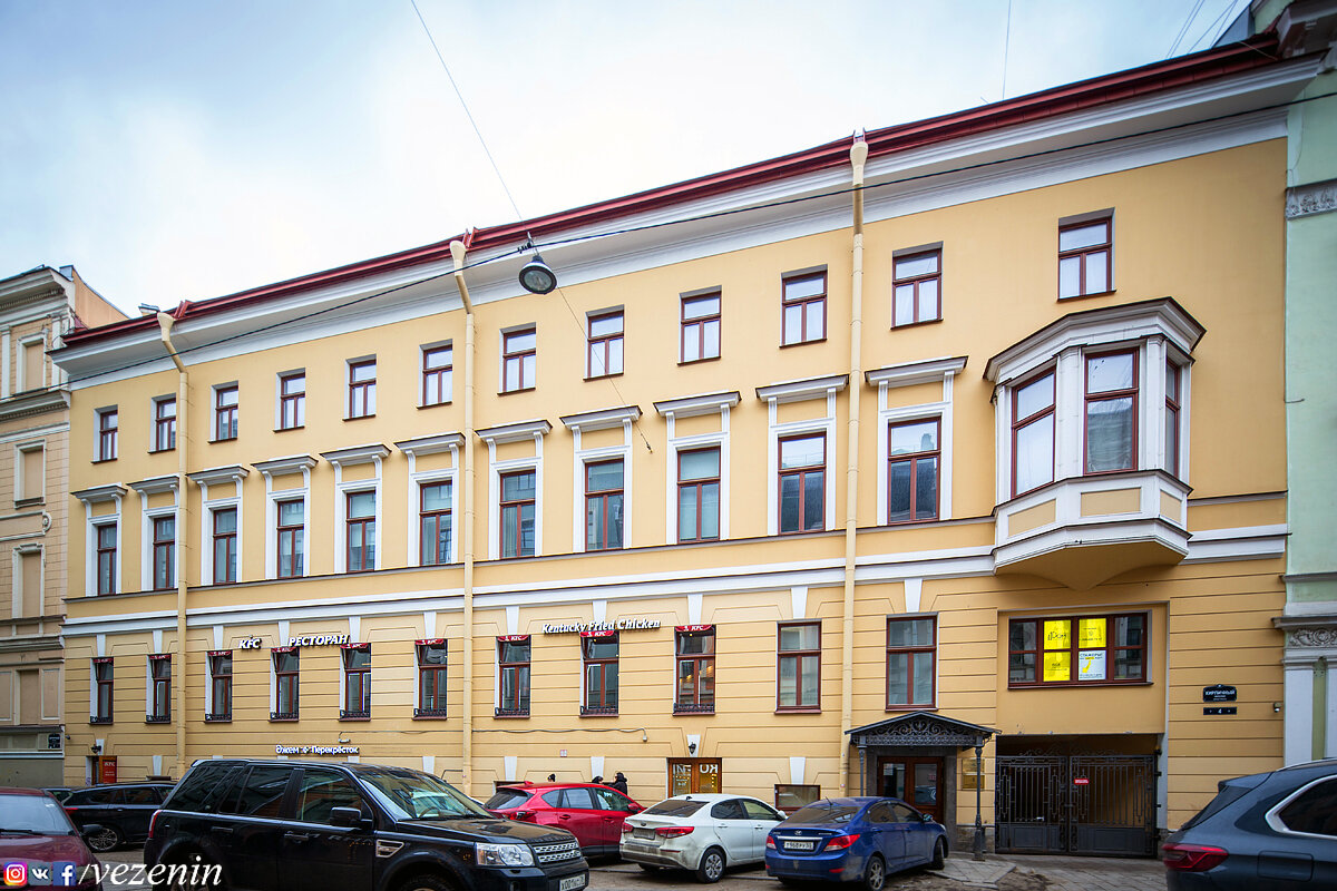 Сегодня хочу вам показать преинтереснейший дом купца 1-ой гильдии Людвига Андреевича фон Гауфа, расположенный в Кирпичном переулке. 