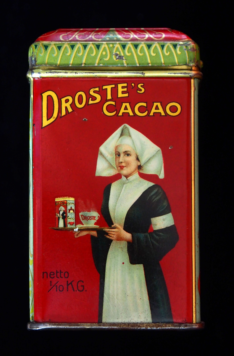 Источник: https://upload.wikimedia.org/wikipedia/commons/0/0f/Droste_cacao_100gr_blikje%2C_foto_02.JPG
