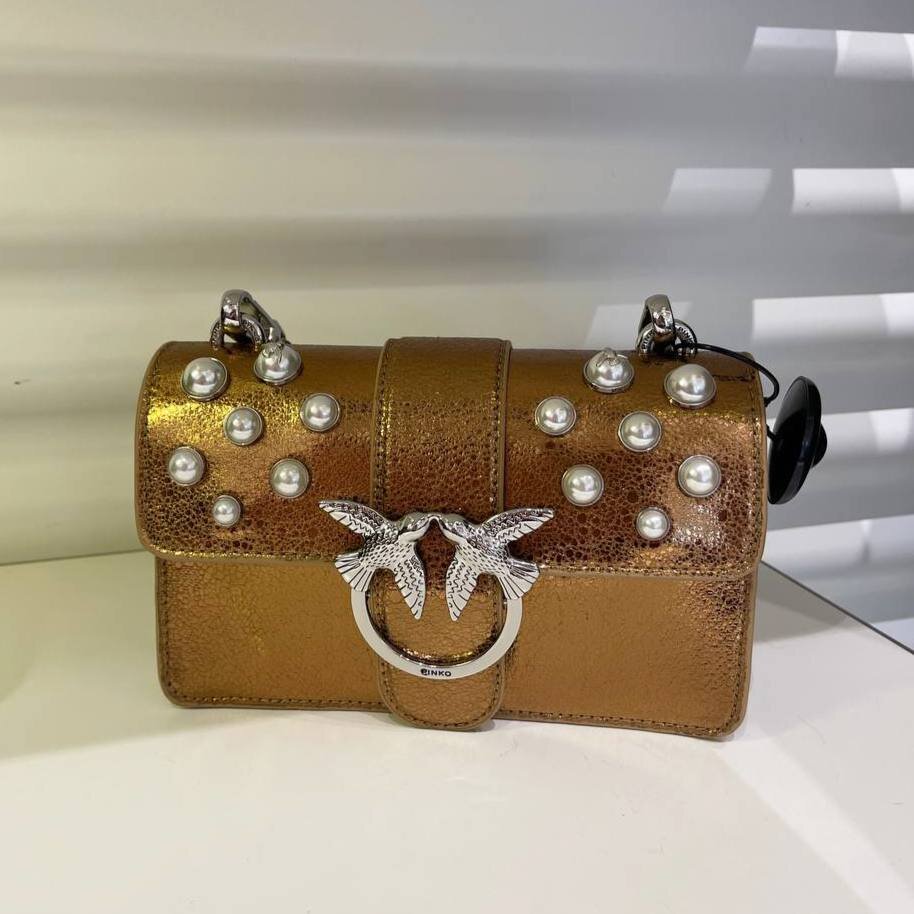 Та самая Love Bag в необычном исполнении за 16 660₽ вместо 25 240₽ (Магазин Pinko) 