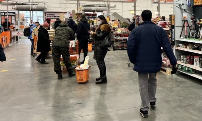 Первые заказы в российских магазинах сети можно будет сделать через три дня