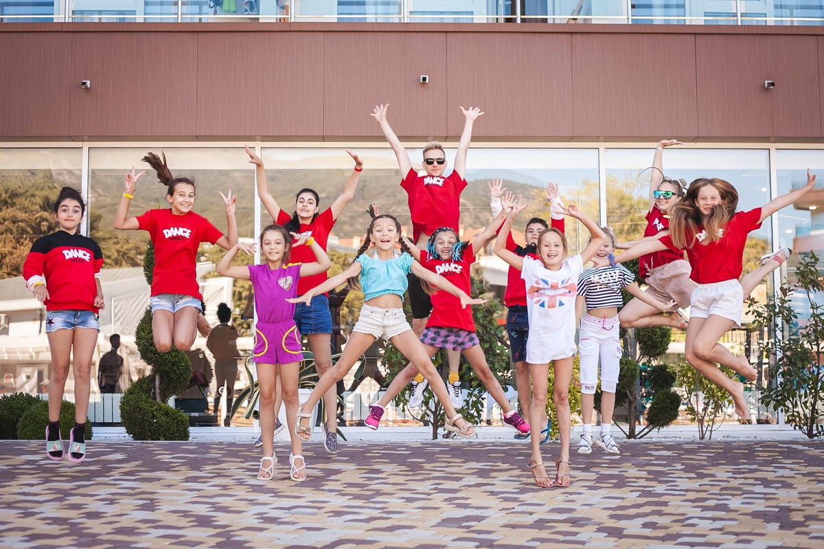 Во время занятий дети всегда находятся под присмотром преподавателей Академии танца. В это время вы можете уверенно отправиться изучать достопримечательности