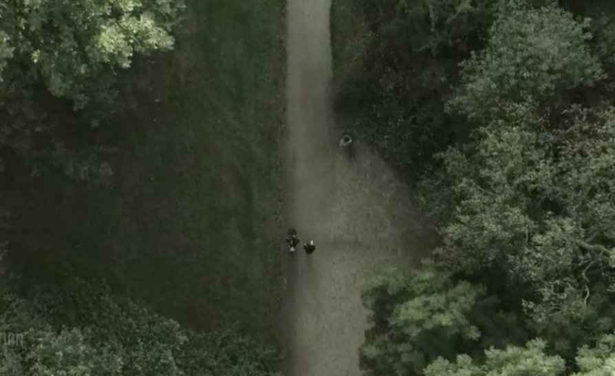 Девочки на самокатах едут домой- реконструкция 