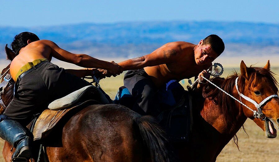 Схватка за козла и конное поло: спортивные состязания на древнем Шелковом пути