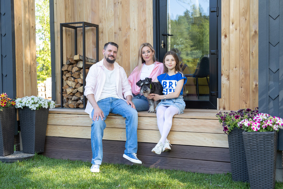 В зависимости от выбранной технологии, сложности проекта и материалов, время строительства отличается. 