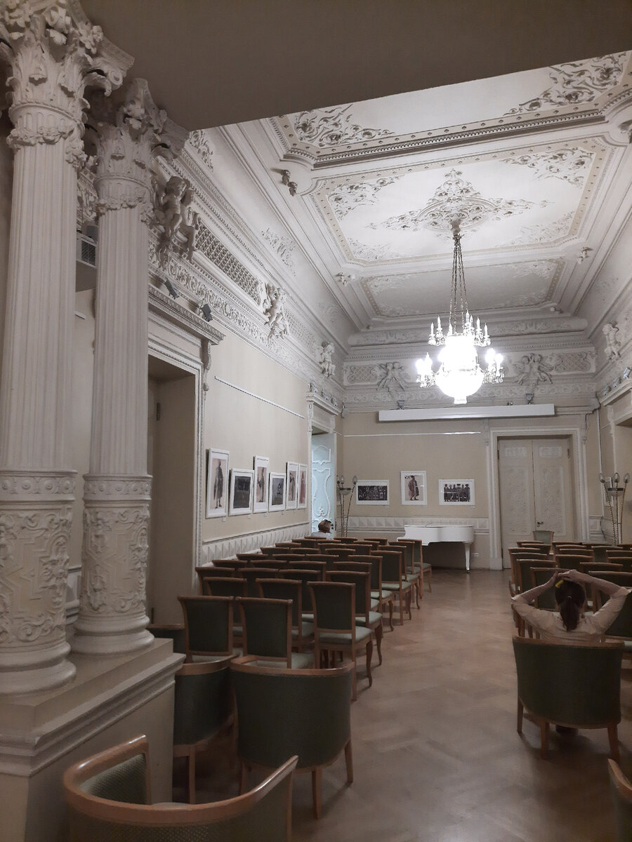 Концерты проходят в этом Белом зале