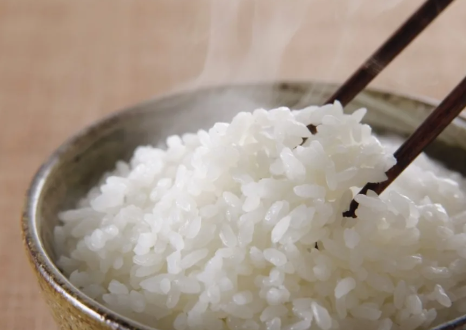 Рис рассыпчатый, как в китайском ресторане. Интересна китайская технология варки, но получается куда вкуснее. Делюсь