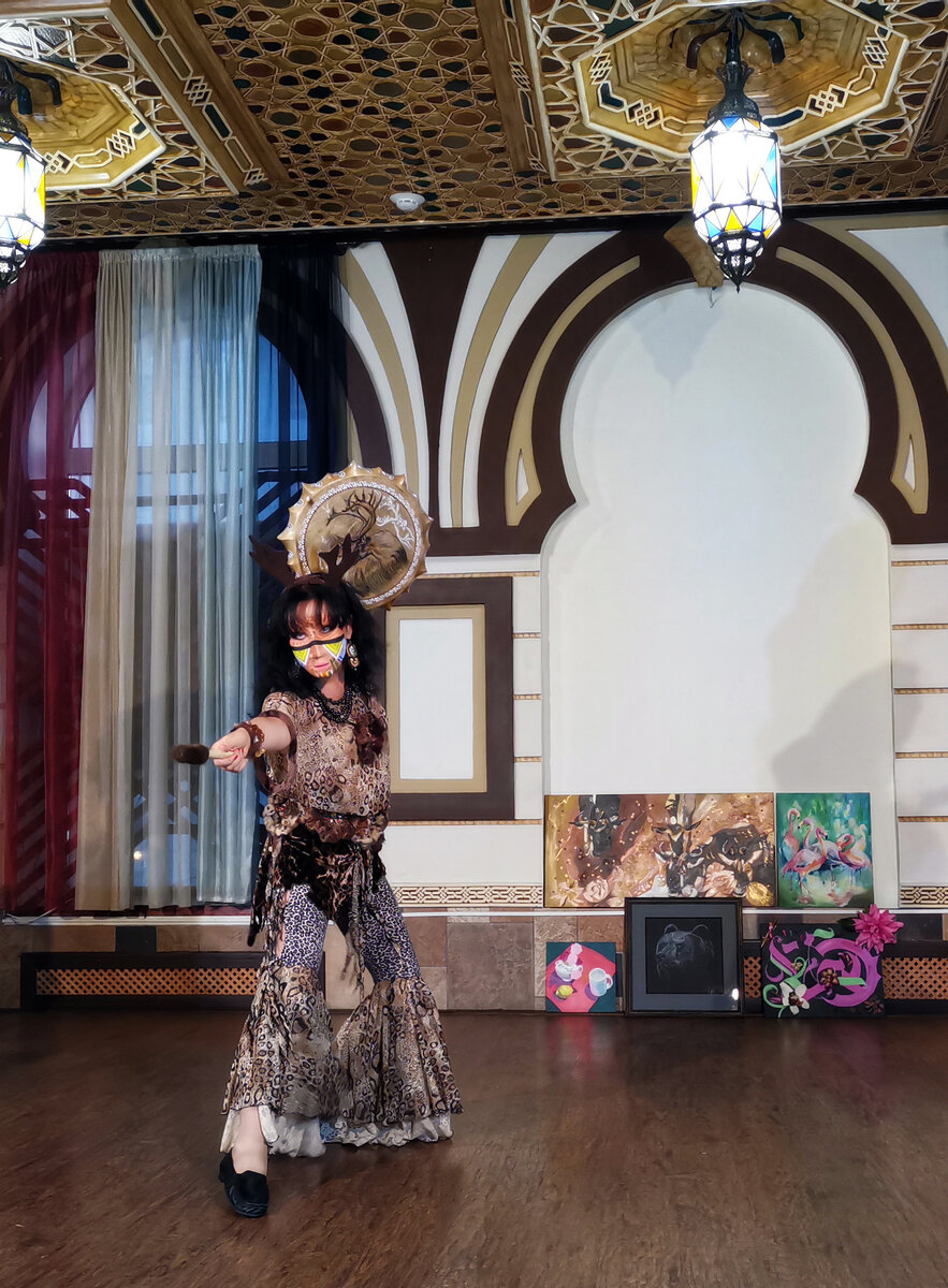 «Шаман» на шоу талантов «Богини Востока» в ресторане «Чайхана» в Мнёвниках. 31 августа 2019 г.